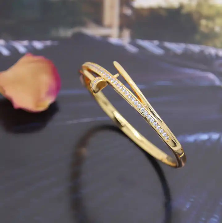 Amedly.™ Nail Bangle