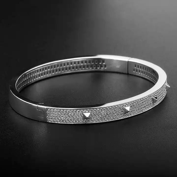 Amedly.™ Pointed Bangle