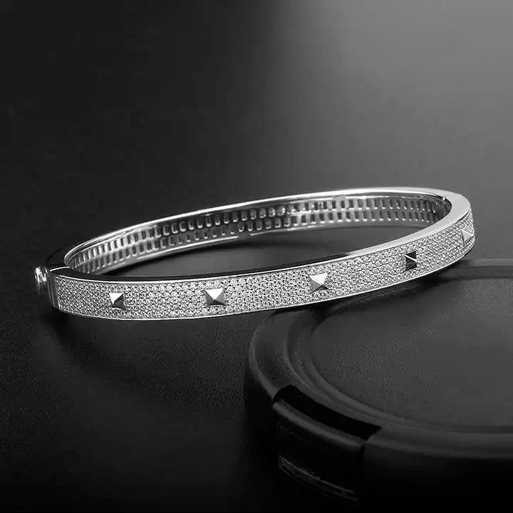 Amedly.™ Pointed Bangle