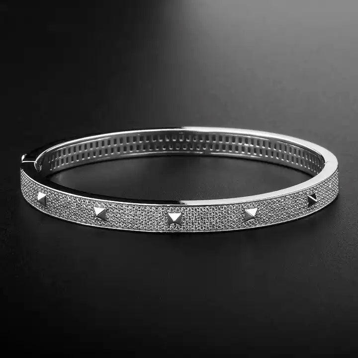 Amedly.™ Pointed Bangle